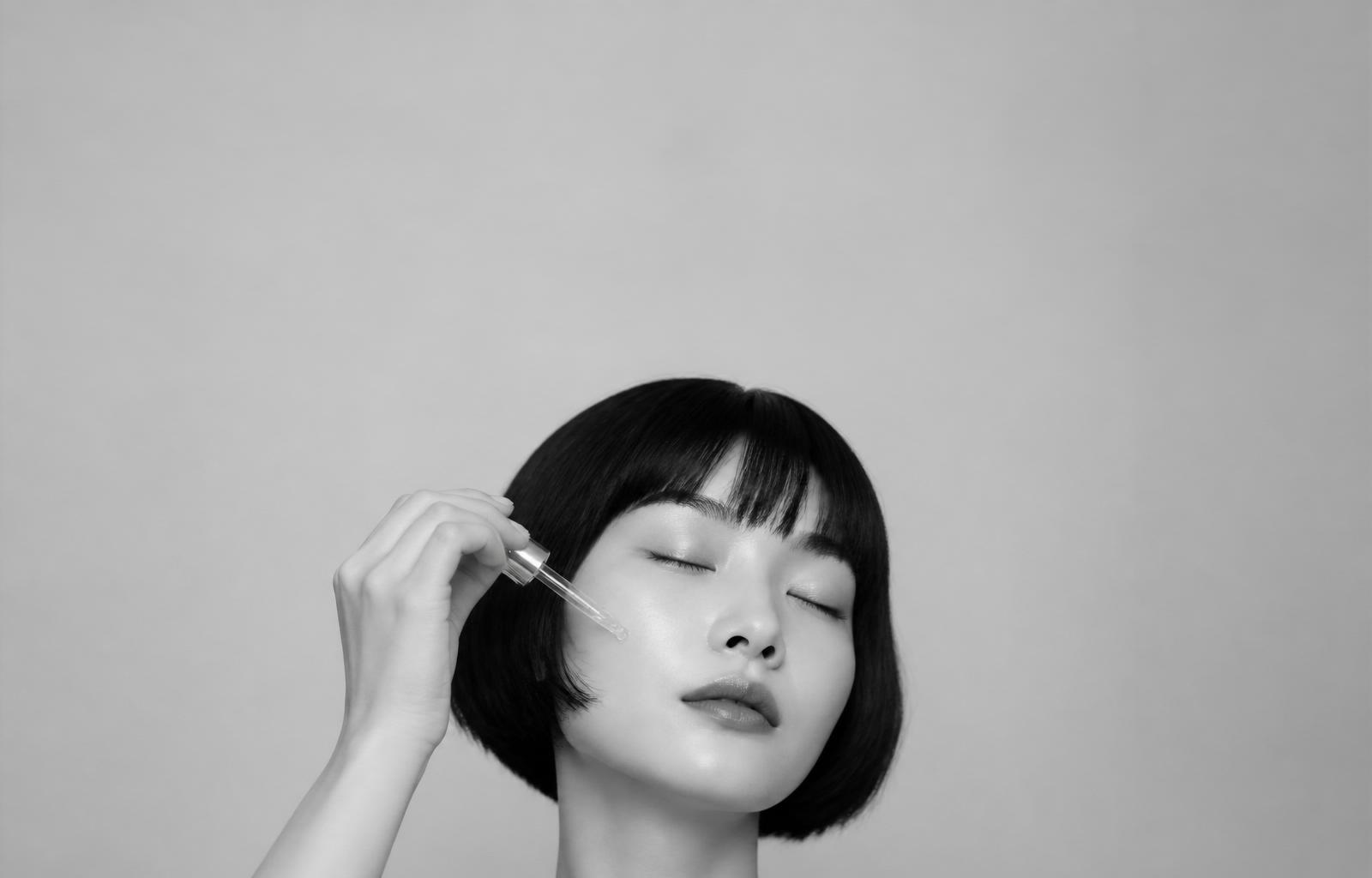 Rituel skincare, application de sérum